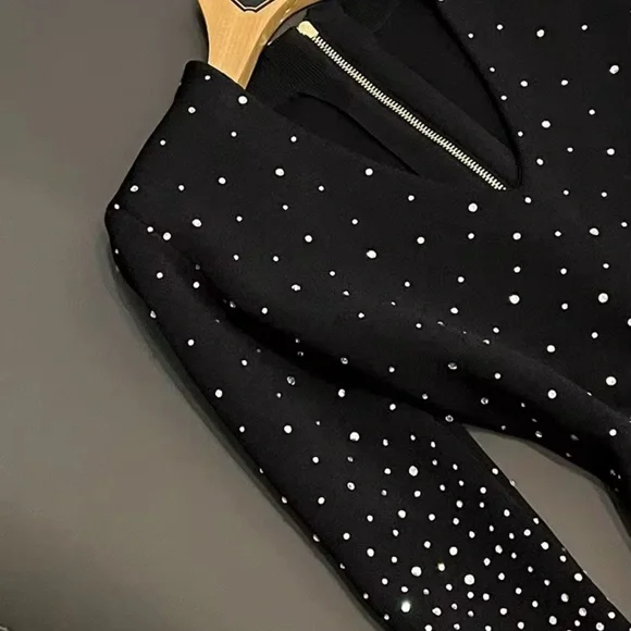 Luxurious Black Mini Evening Dress Covered in Sequins - Picture 6 of 8